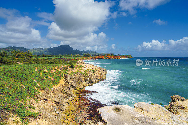 Mahaulepu trail Koloa Poipu Waiopili Heiau位于美国夏威夷考艾岛的粗糙海岸线